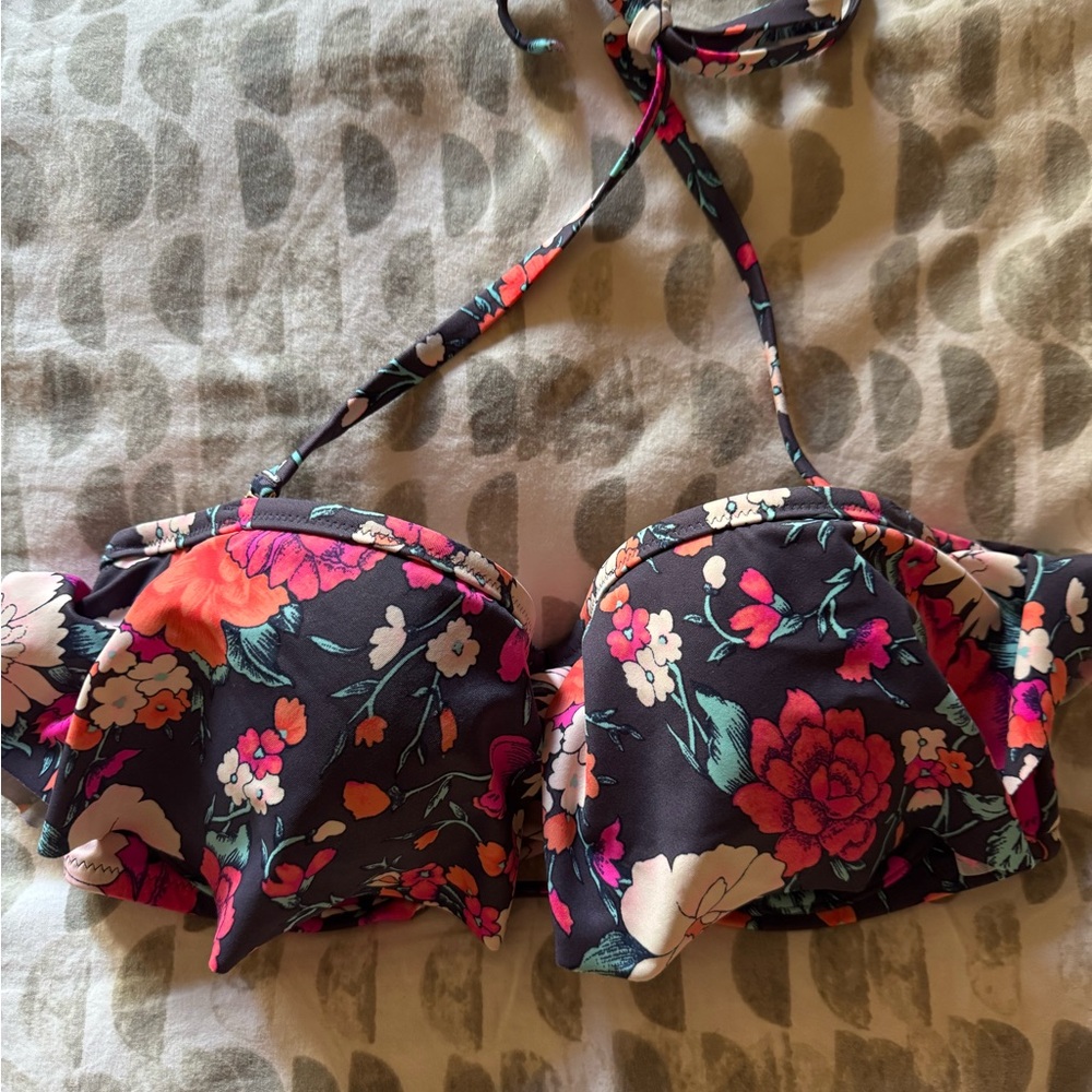 Shade & Shore Bikini Top with Ruffle Detail